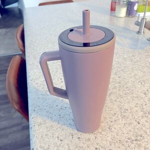 Brummte Era 40oz
Dusty lilac